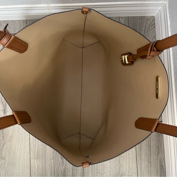 Michael Kors Eliza Extra-Large Pebbled Leather Reversible Tote Bag - Picture 5 of 6